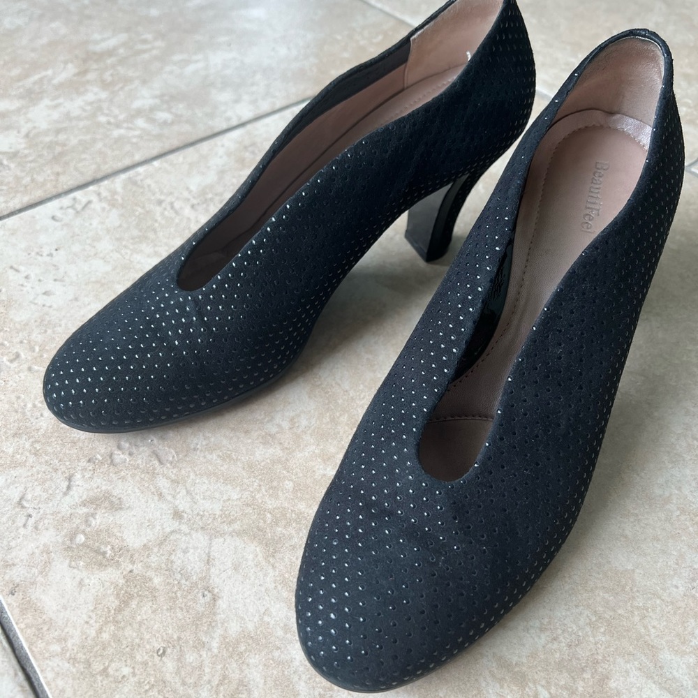 Beautifeel suede black polka dot heels in excellent condition. So comfy! Size 10